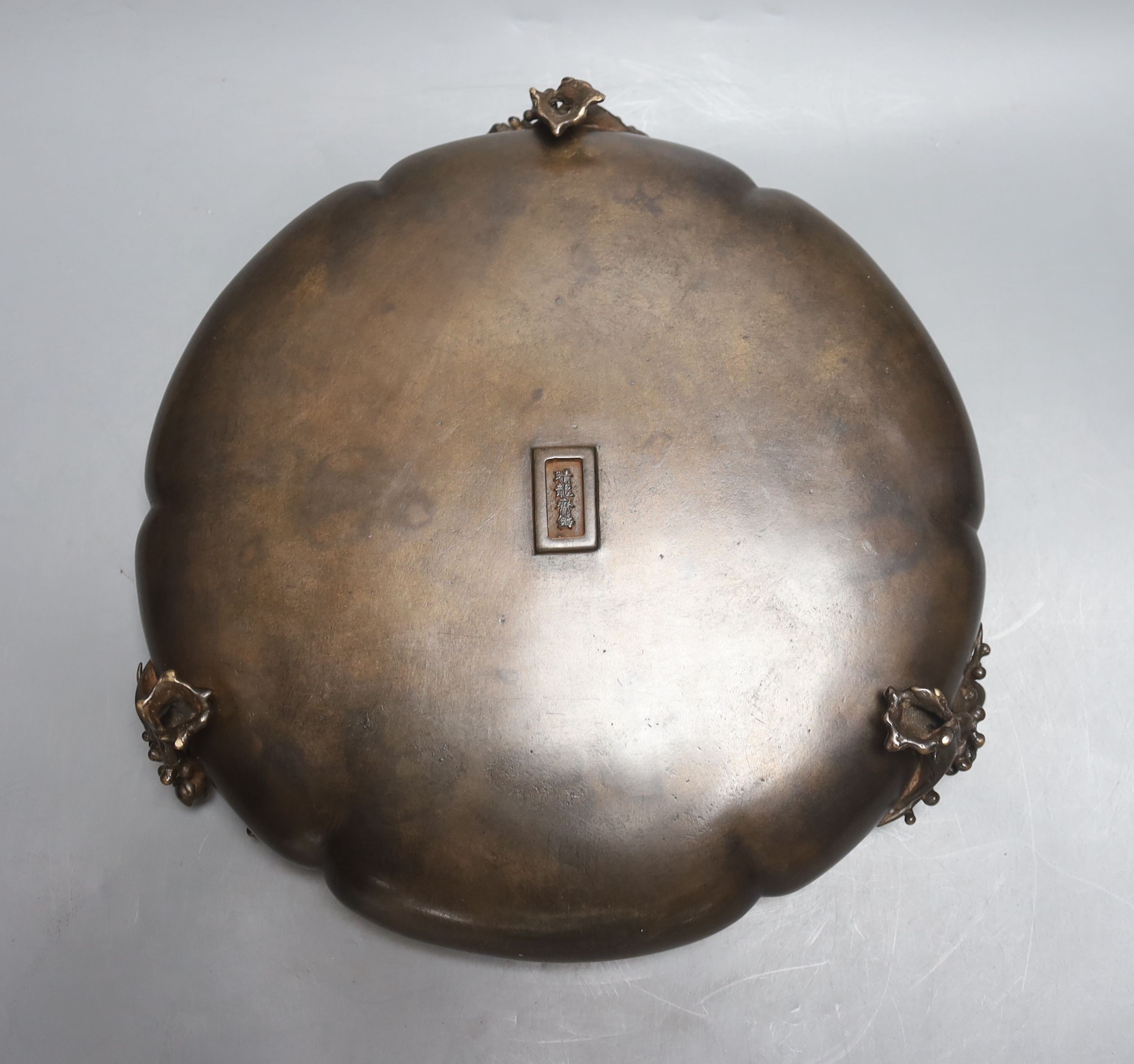 A Japanese bronze dish, Meiji period, diameter 28cm